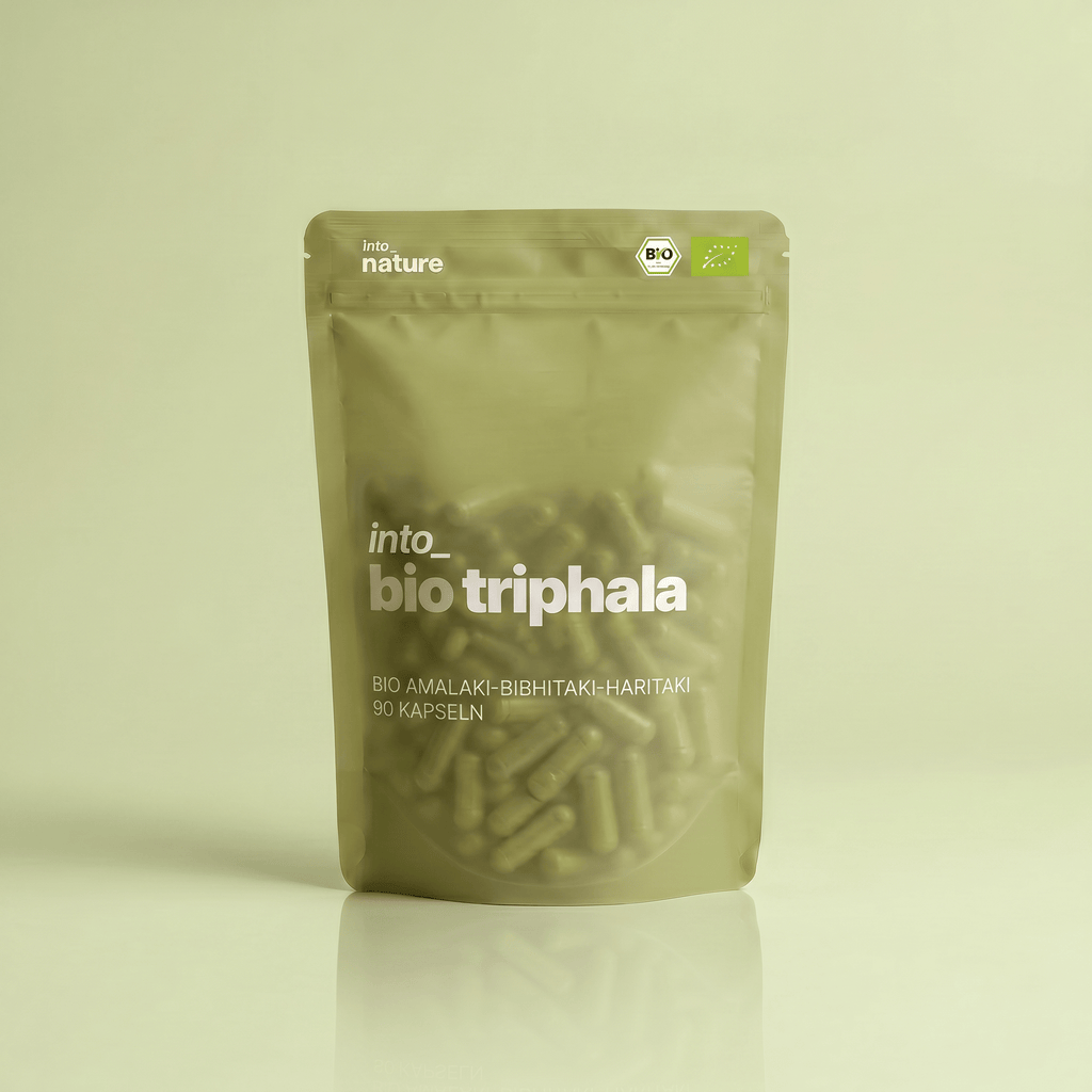 Verpackung der Into Nature Bio Triphala Kapseln Vorderansicht